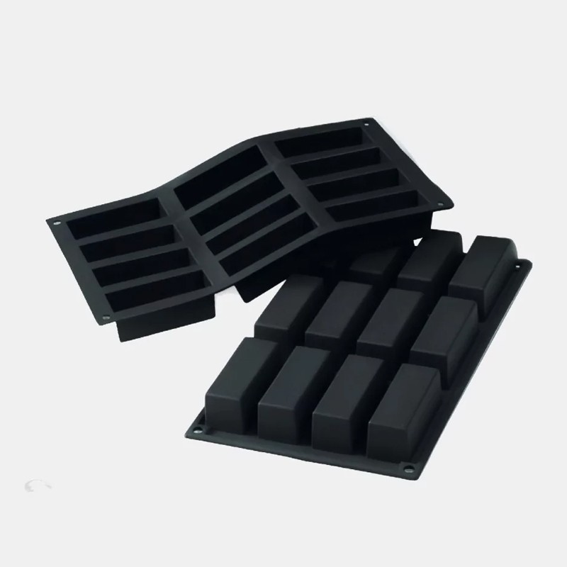 Moule en silicone Plum cake 12 pièces 79x29x30mm 30ml 297x176mm, 70 ml Moule en silicone Plum cake 12 pièces 79x29x30mm 30ml 297x176mm, 70 ml